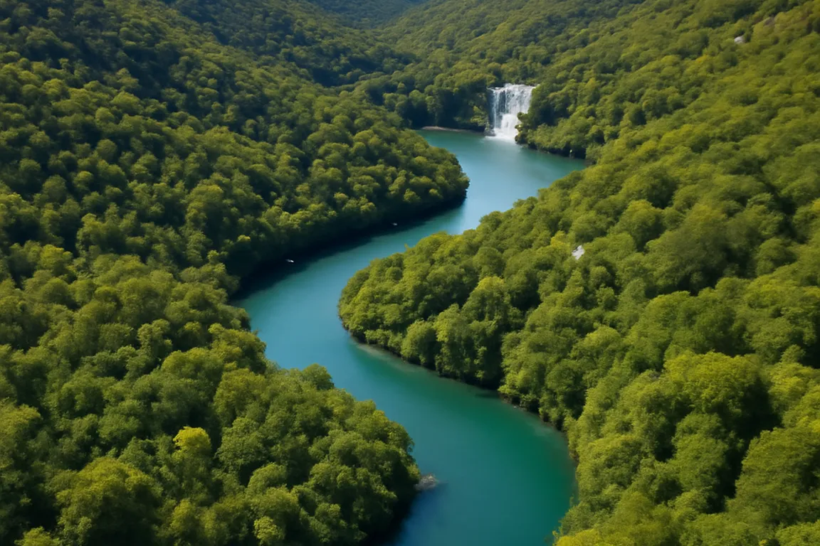 Vue aérienne du parc national de Krka près de Šibenik avec sa rivière sinueuse
